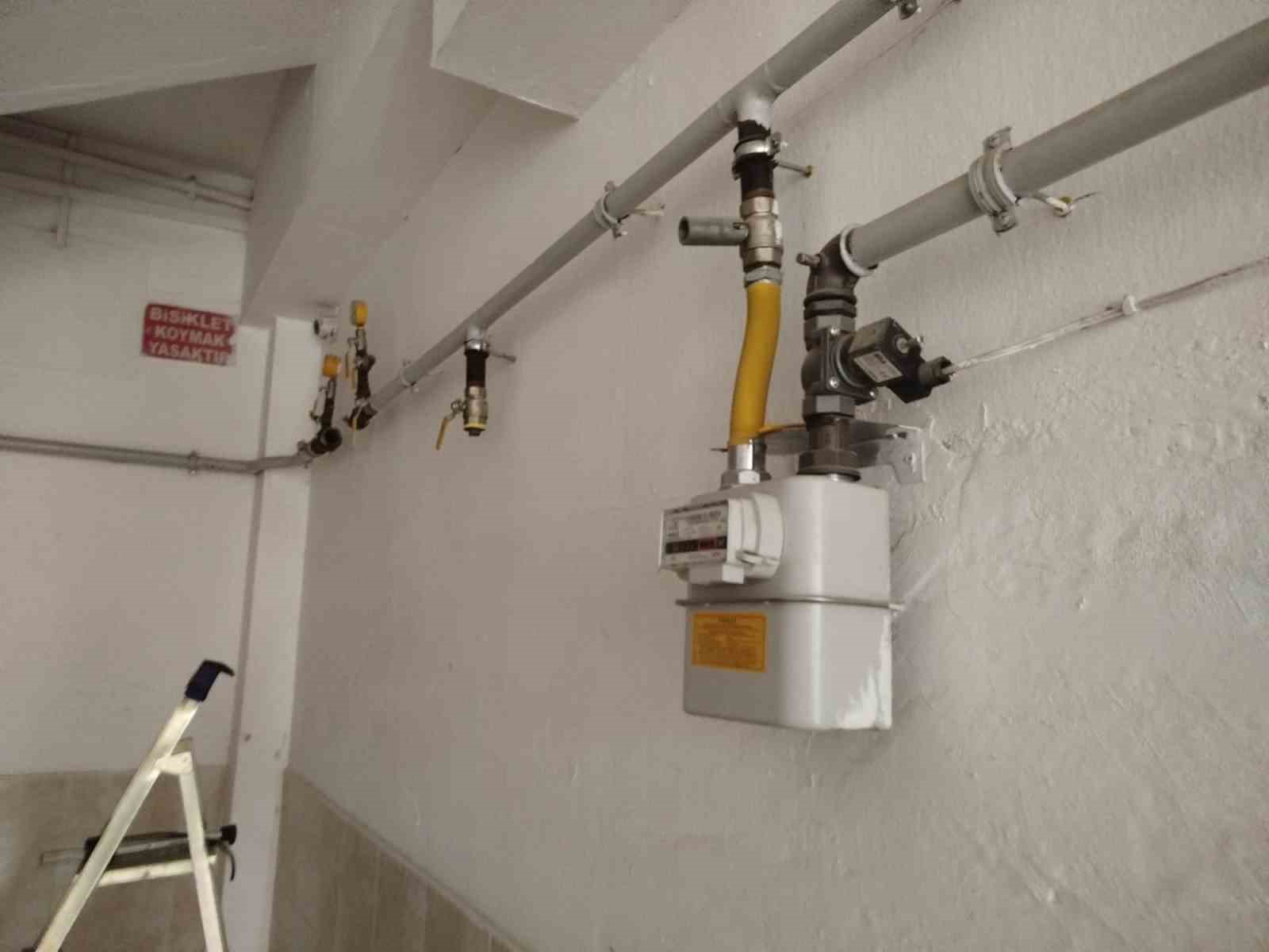 dogalgaz-hattina-su-borusunu-bagladilar-vatandaslar-hem-susuz-hem-de-dogal-gazsiz-kaldi