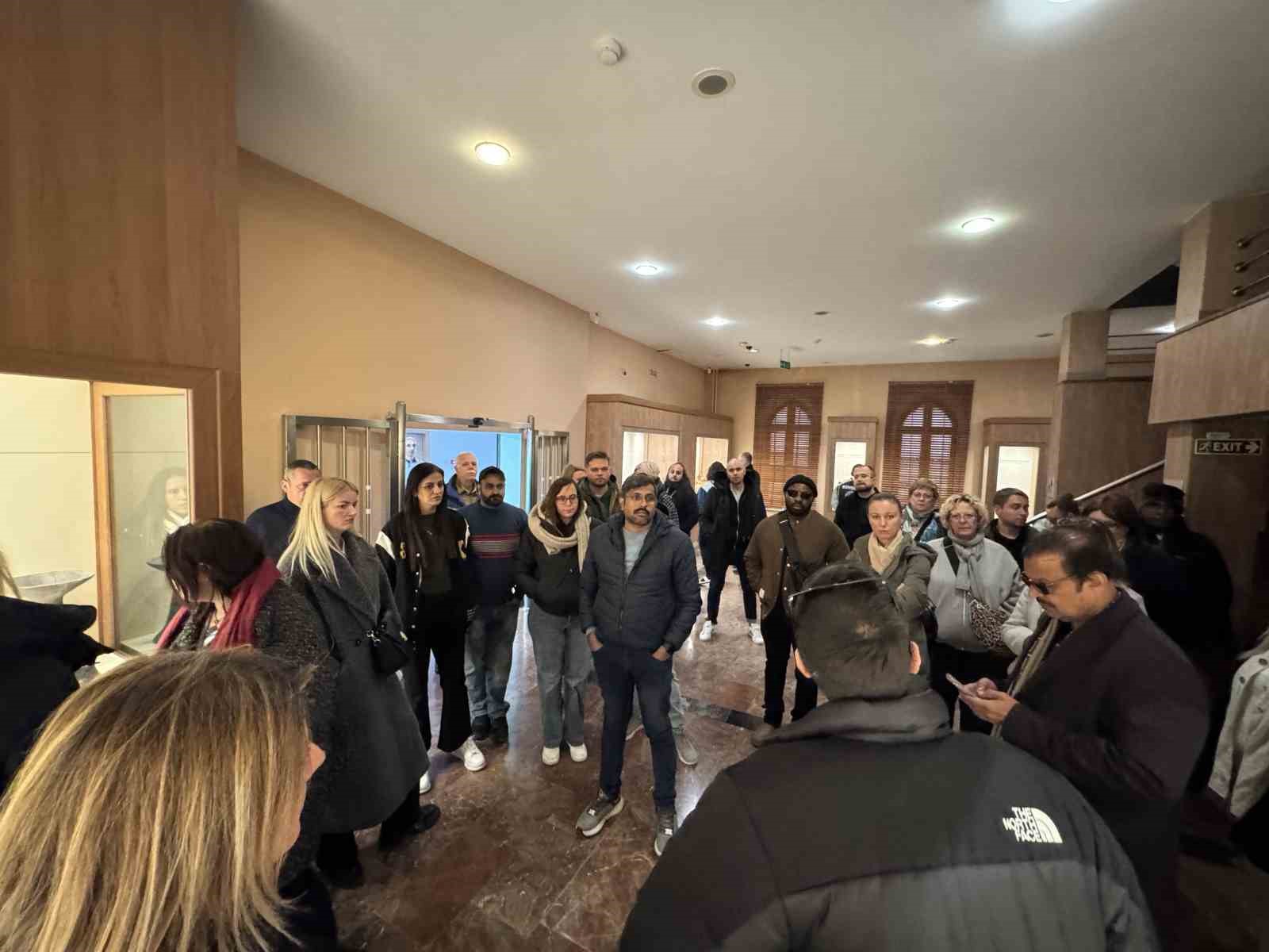 dunyanin-farkli-ulkelerinden-gelen-turizm-acente-temsilcileri-corumun-tarihi-mekanlarini-gezdi