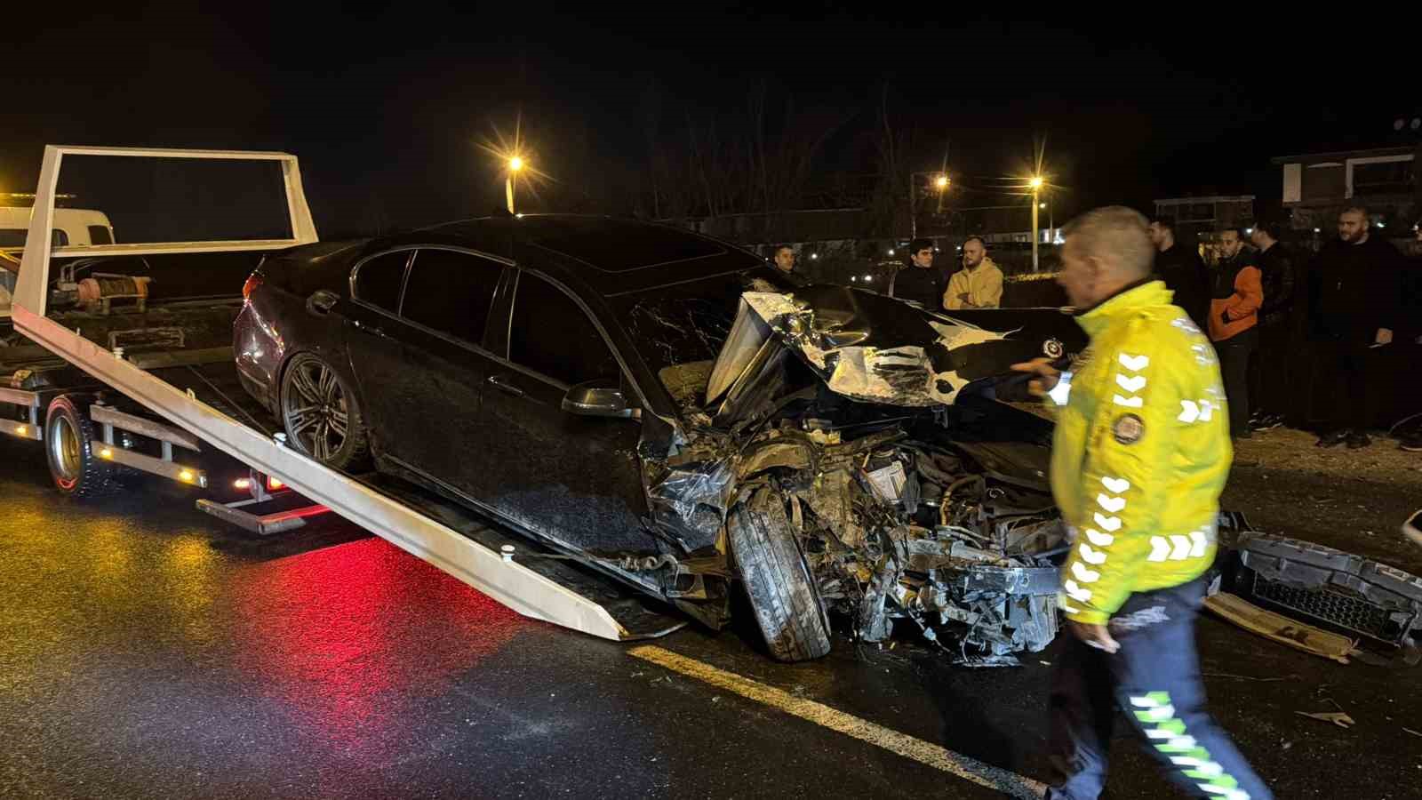 duzcede-otomobil-halk-otobusu-ile-carpisti-5-yarali