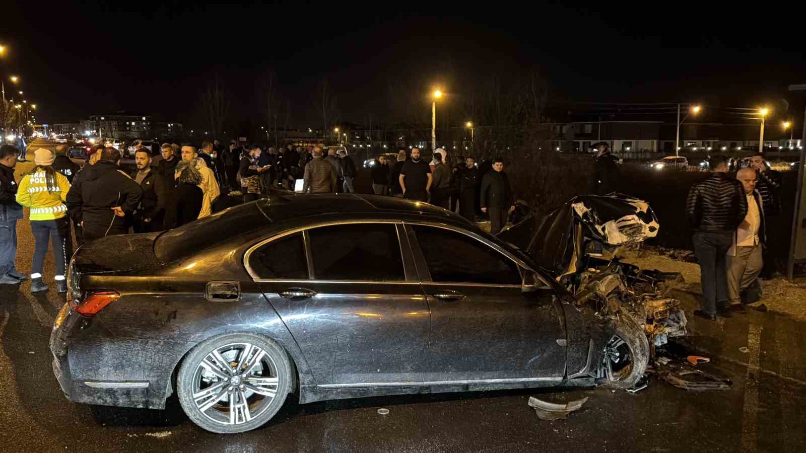 duzcede-otomobil-halk-otobusu-ile-carpisti-5-yarali