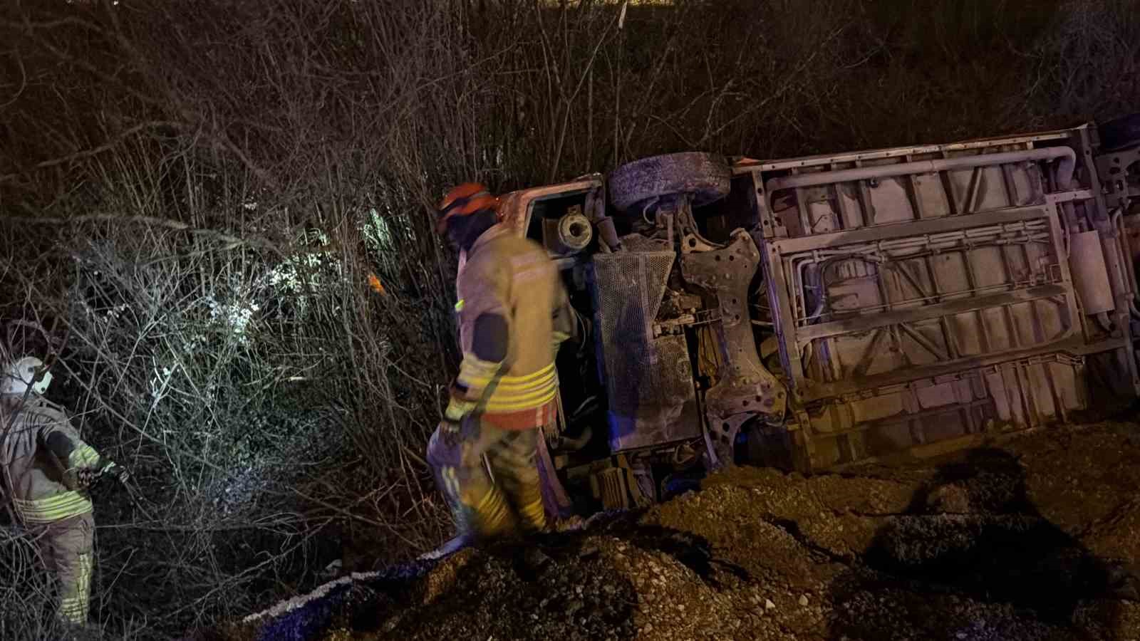 duzcede-otomobil-halk-otobusu-ile-carpisti-5-yarali