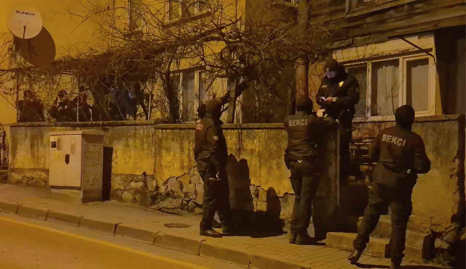 evine-pencereden-giren-genc-hirsiz-sanilarak-panigine-neden-oldu