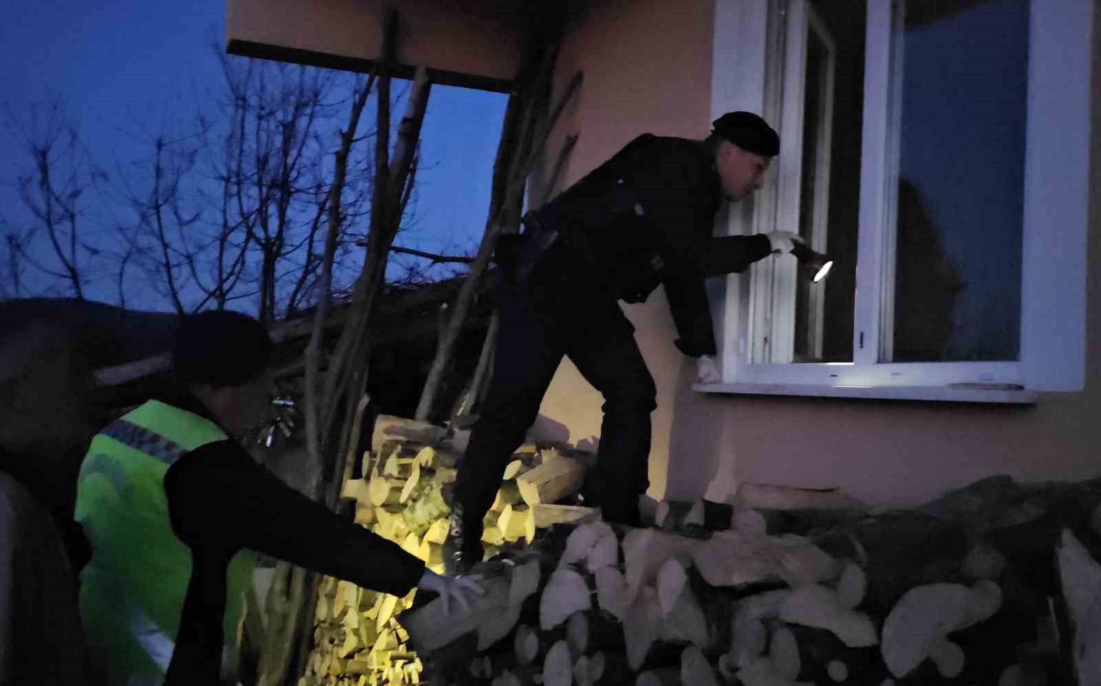 evlere-dadanan-hirsizlar-degerli-esya-bulamayinca-is-aletlerini-caldi