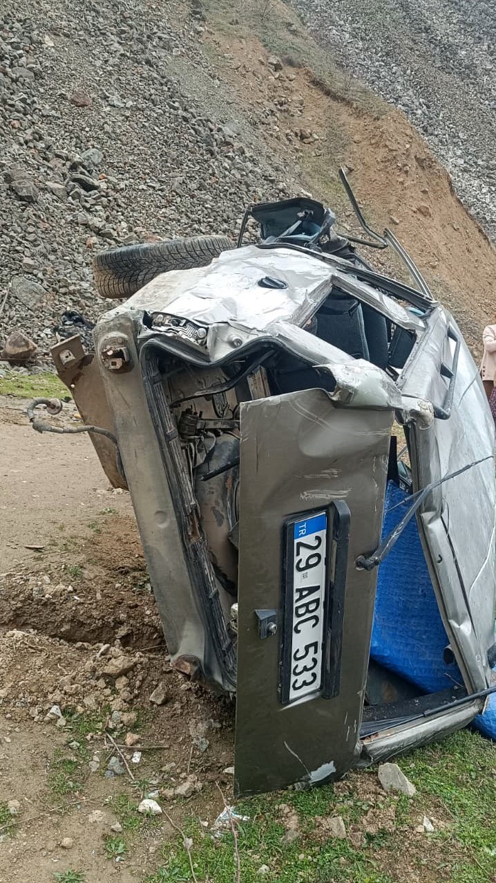 gumushanede-otomobil-ucuruma-yuvarlandi-1-olu