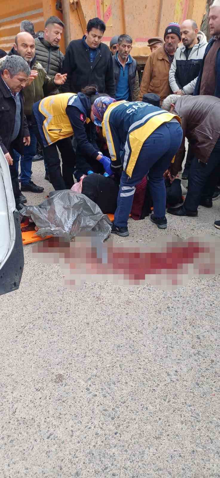 hafriyat-kamyonu-cenaze-torenine-katilan-kadina-carpti