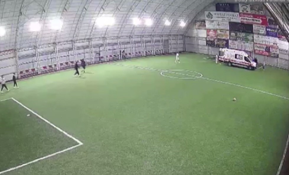 hali-sahada-kalp-krizi-geciren-ogretmen-hayatini-kaybetti