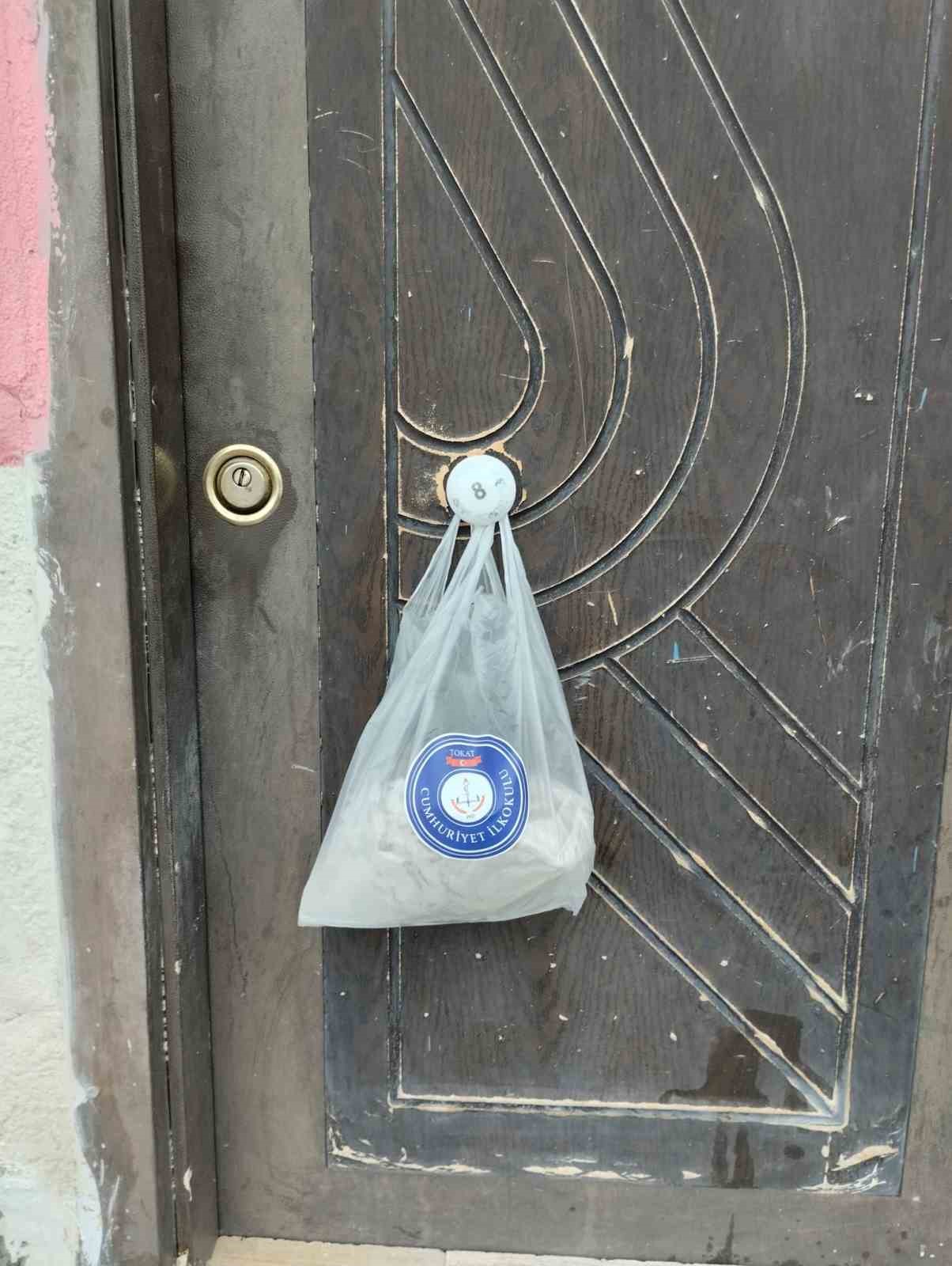 harcliklarini-biriktirip-yaslilarin-gonullerini-isittilar