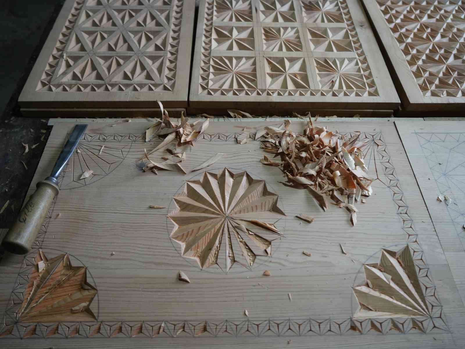 hobi-olarak-basladi-siparisler-ulke-geneline-yayildi-selcuklu-ve-osmanli-motifli-urunlere-yogun-talep