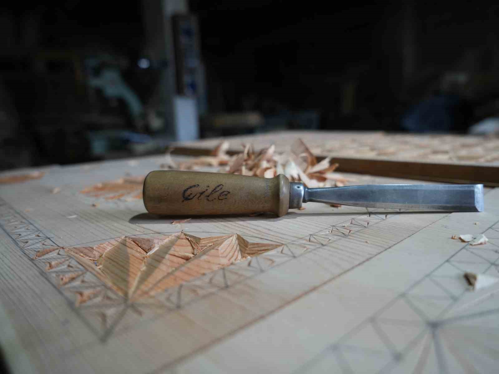 hobi-olarak-basladi-siparisler-ulke-geneline-yayildi-selcuklu-ve-osmanli-motifli-urunlere-yogun-talep