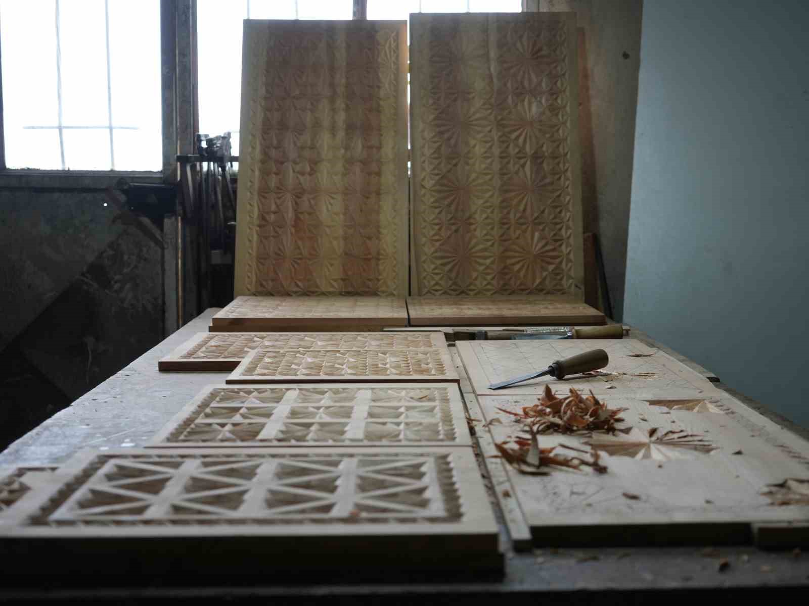 hobi-olarak-basladi-siparisler-ulke-geneline-yayildi-selcuklu-ve-osmanli-motifli-urunlere-yogun-talep