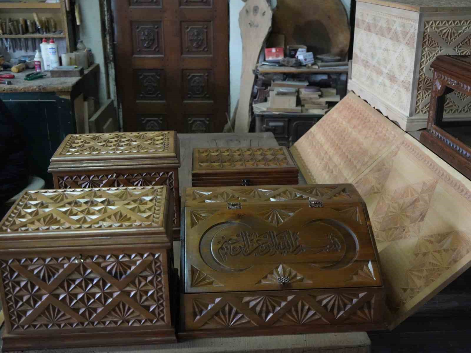 hobi-olarak-basladi-siparisler-ulke-geneline-yayildi-selcuklu-ve-osmanli-motifli-urunlere-yogun-talep