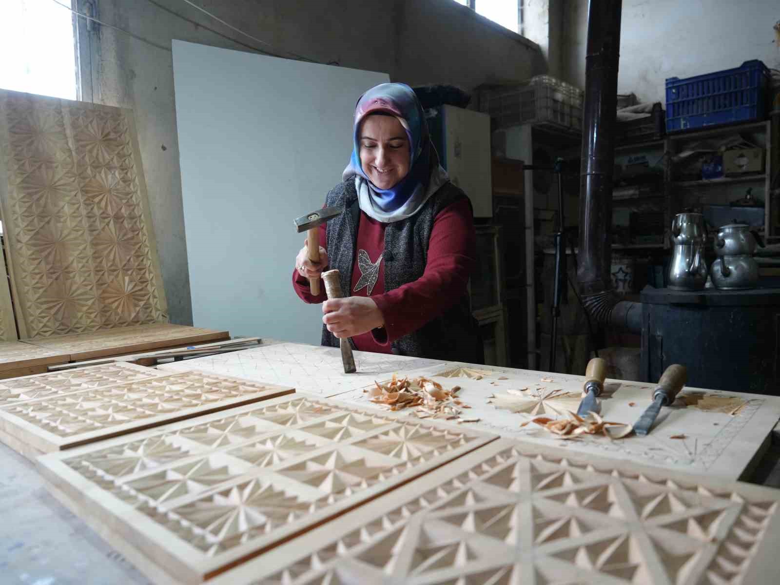 hobi-olarak-basladi-siparisler-ulke-geneline-yayildi-selcuklu-ve-osmanli-motifli-urunlere-yogun-talep