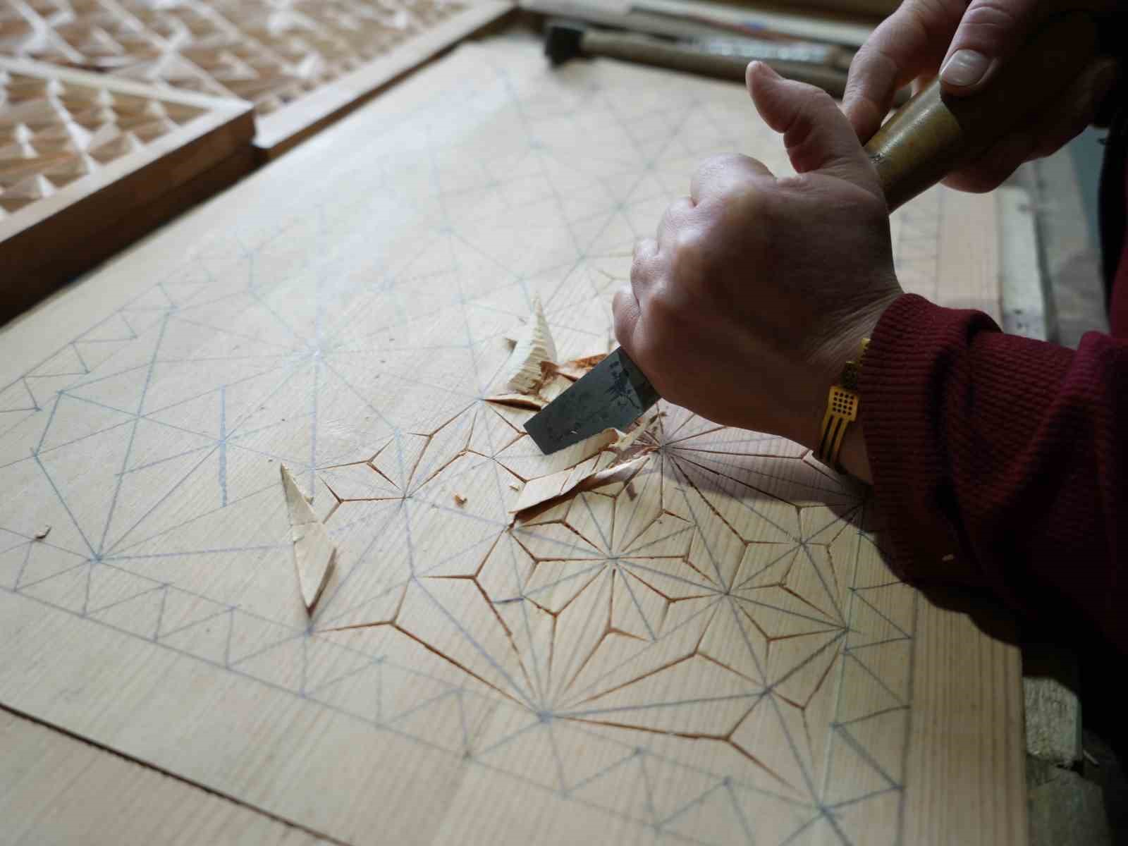 hobi-olarak-basladi-siparisler-ulke-geneline-yayildi-selcuklu-ve-osmanli-motifli-urunlere-yogun-talep