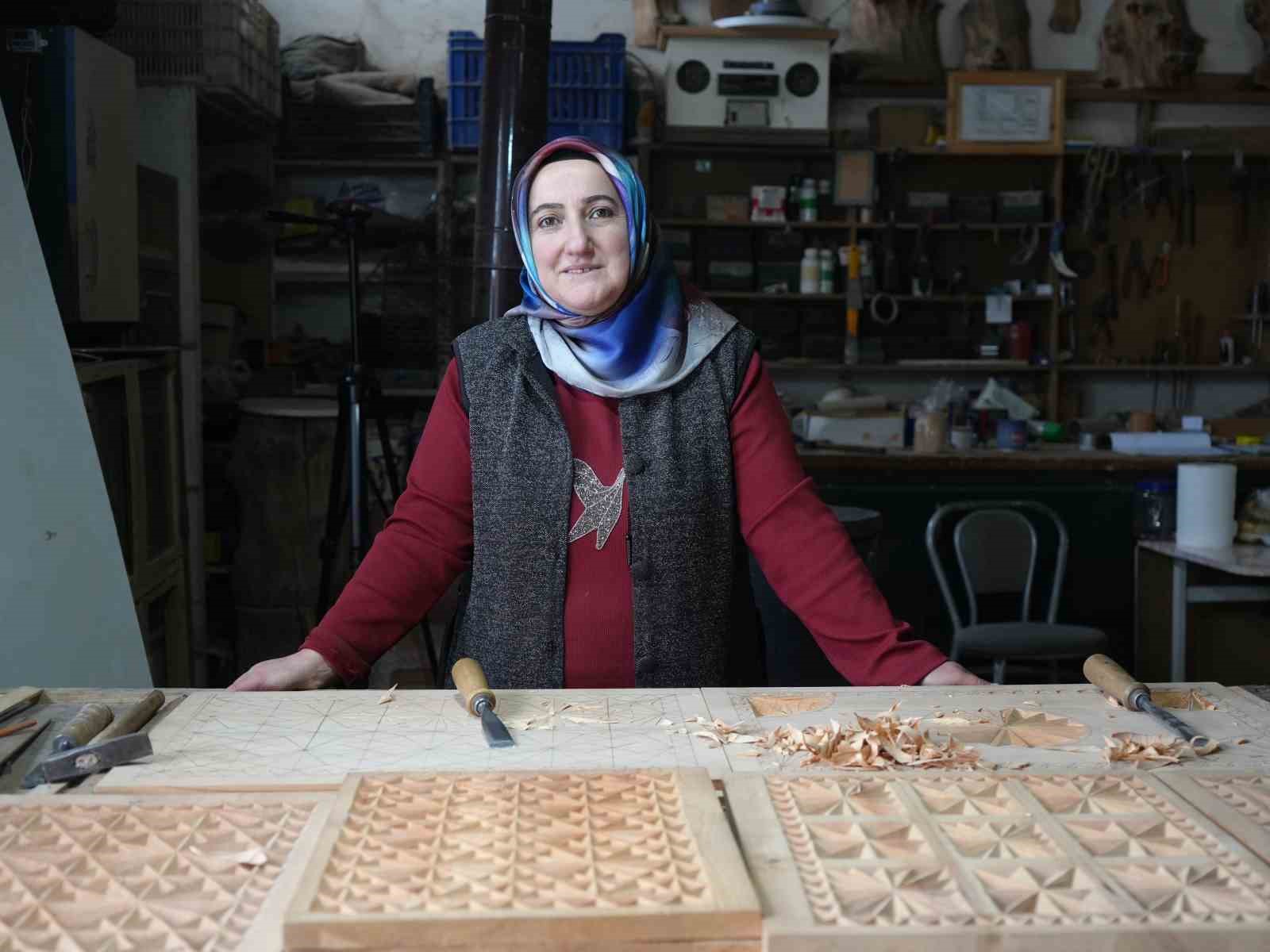 hobi-olarak-basladi-siparisler-ulke-geneline-yayildi-selcuklu-ve-osmanli-motifli-urunlere-yogun-talep