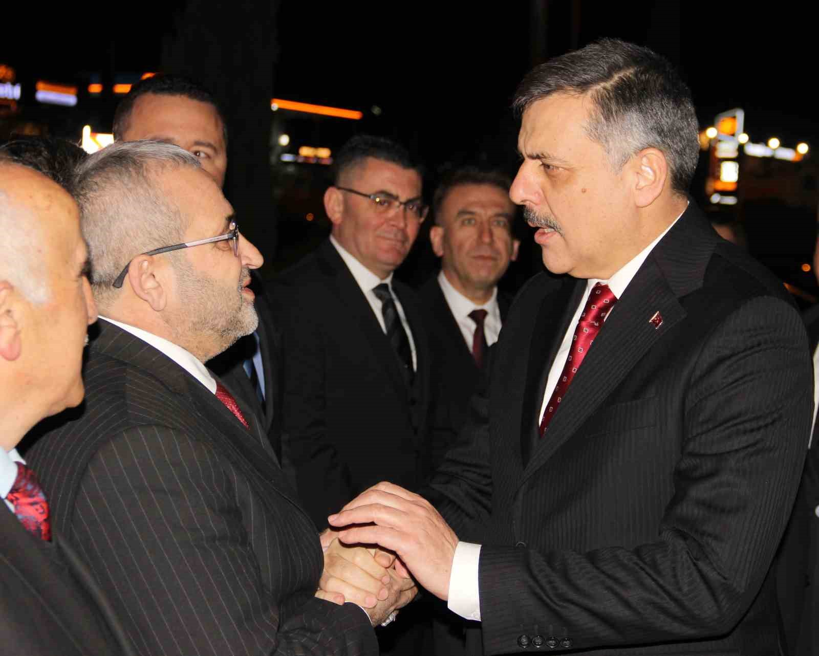 icisleri-bakani-mustafa-ciftci-corumda-nikah-sahidi-oldu