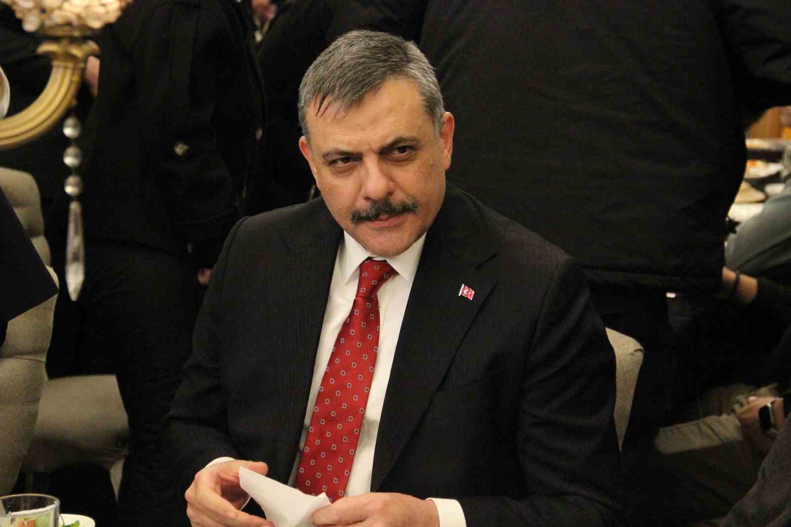 icisleri-bakani-mustafa-ciftci-corumda-nikah-sahidi-oldu