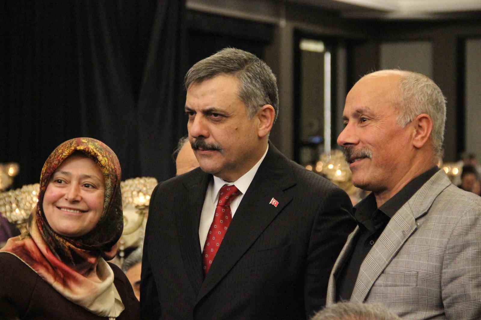 icisleri-bakani-mustafa-ciftci-corumda-nikah-sahidi-oldu