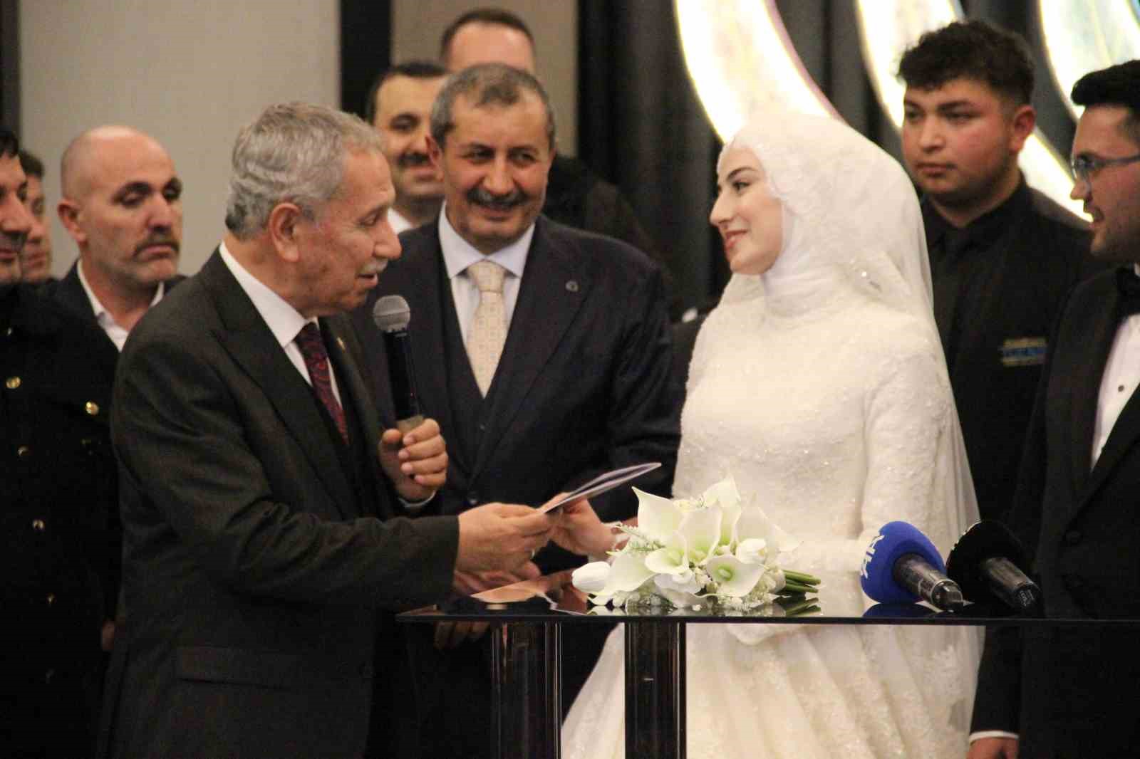 icisleri-bakani-mustafa-ciftci-corumda-nikah-sahidi-oldu