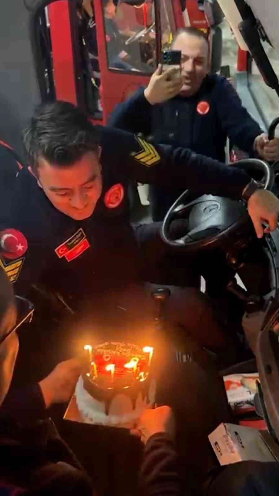 itfaiye-soforune-yurek-hoplatan-surpriz-anam-anam-benim-ev