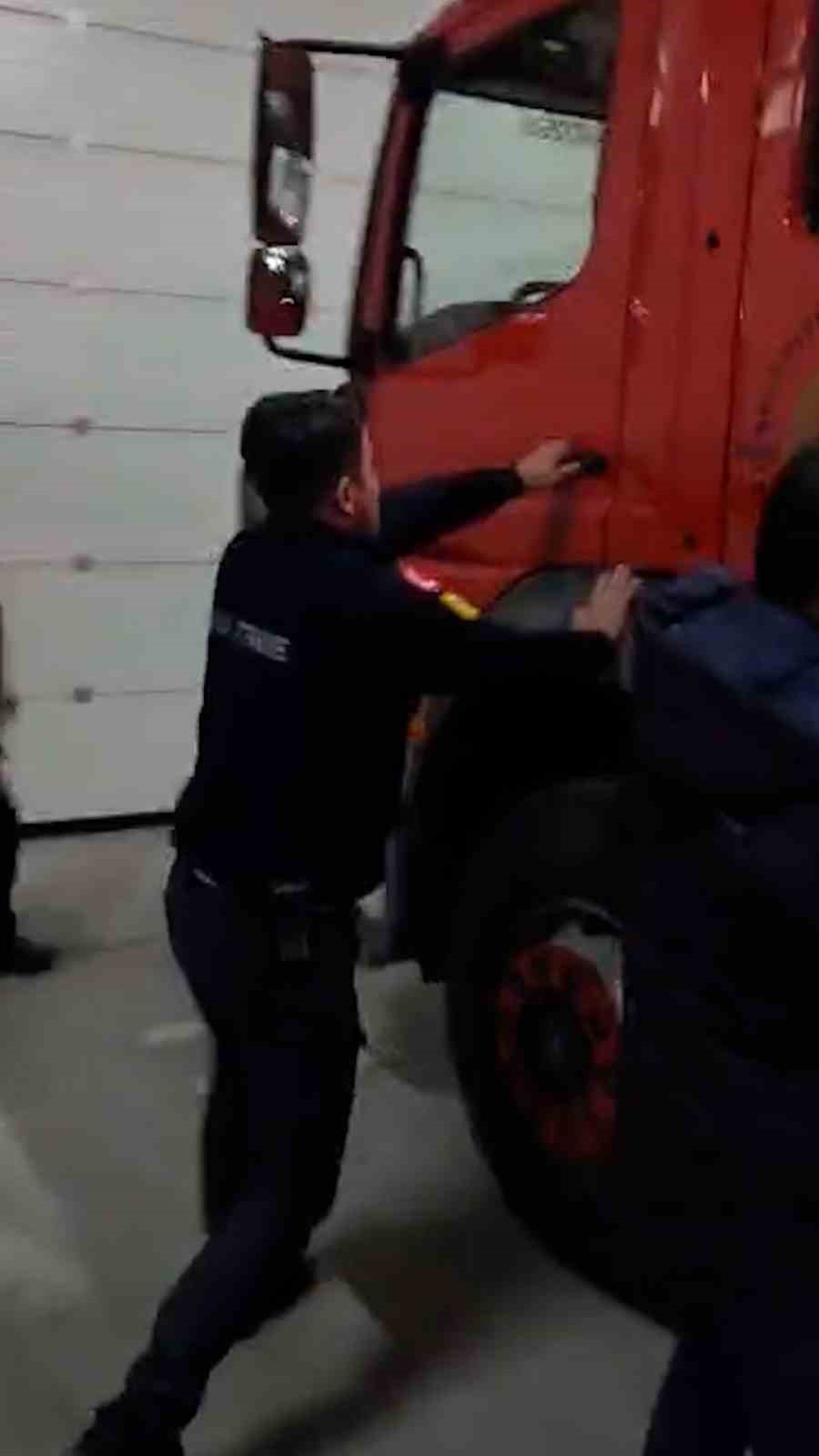 itfaiye-soforune-yurek-hoplatan-surpriz-anam-anam-benim-ev