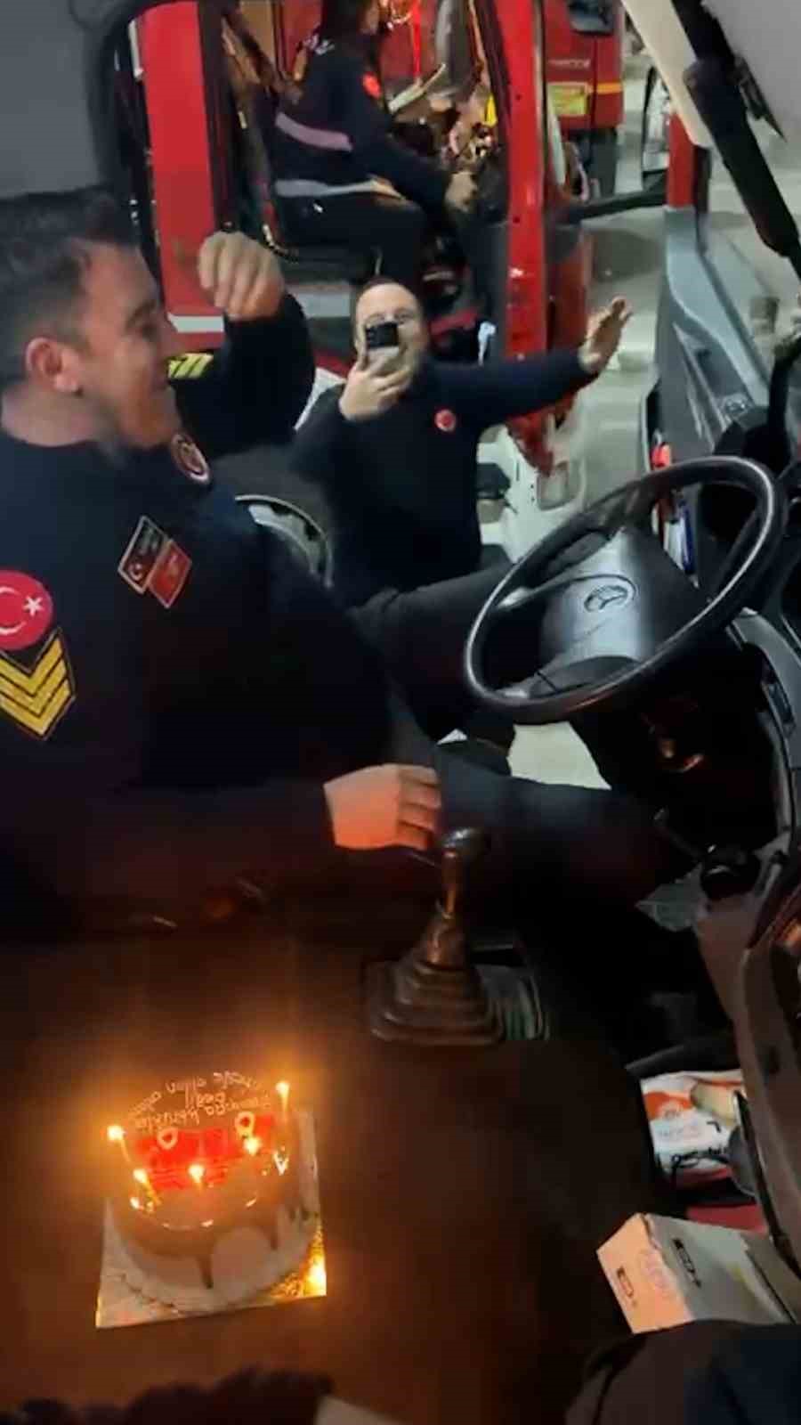 itfaiye-soforune-yurek-hoplatan-surpriz-anam-anam-benim-ev