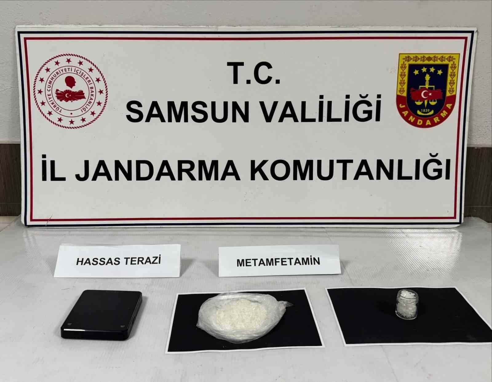 jandarma-kumese-saklanan-uyusturucuyu-ele-gecirdi-2-gozalti