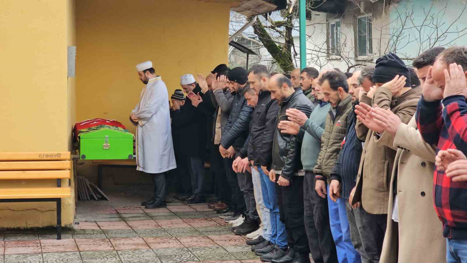 kacak-maden-ocaginda-olen-isci-topraga-verildi