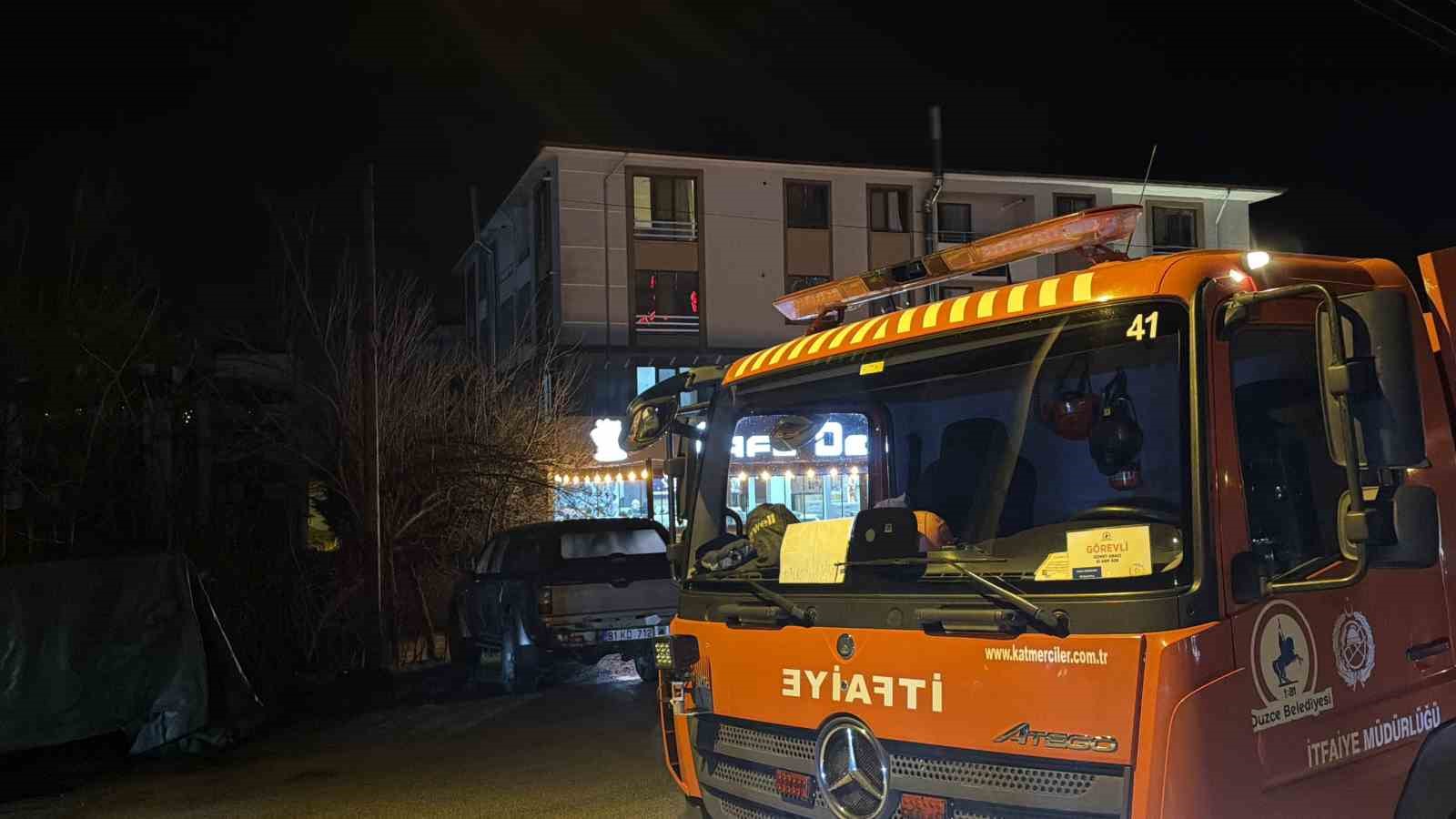 kafenin-mutfaginda-yanan-yag-itfaiyeyi-harekete-gecirdi