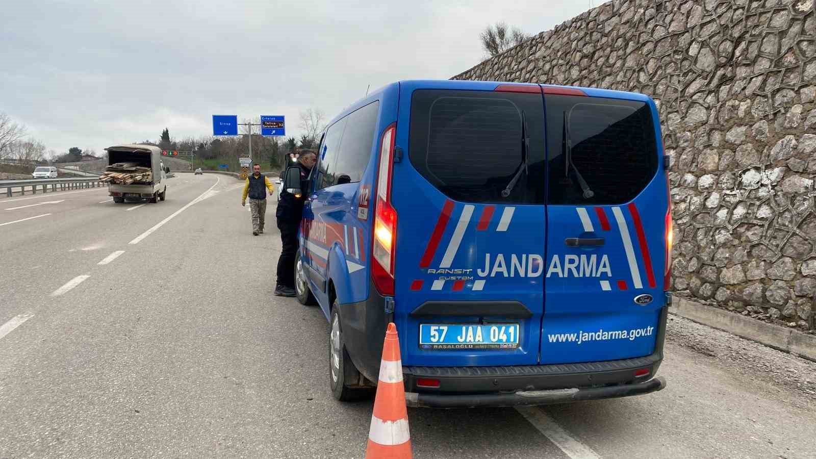 kamyona-arkadan-carpan-motosikletin-surucusu-yaralandi