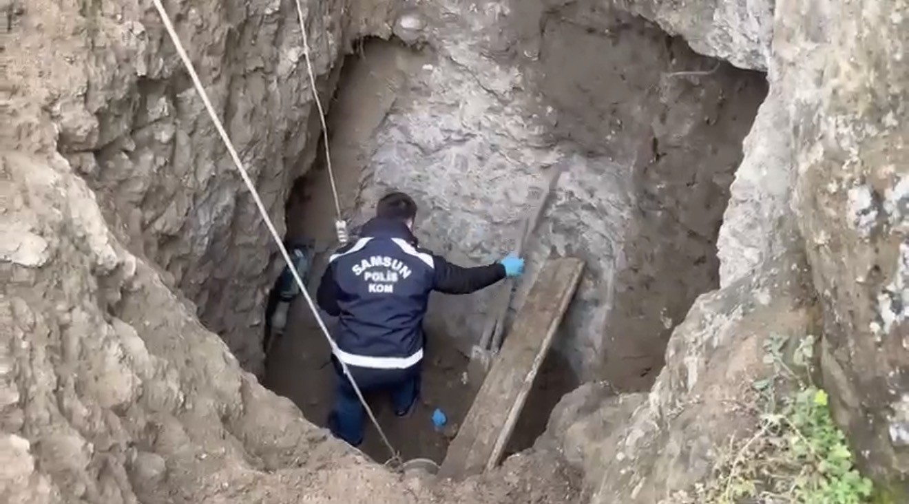 kanalizasyon-bahanesiyle-6-metrelik-define-cukuru-kazarken-yakalandilar