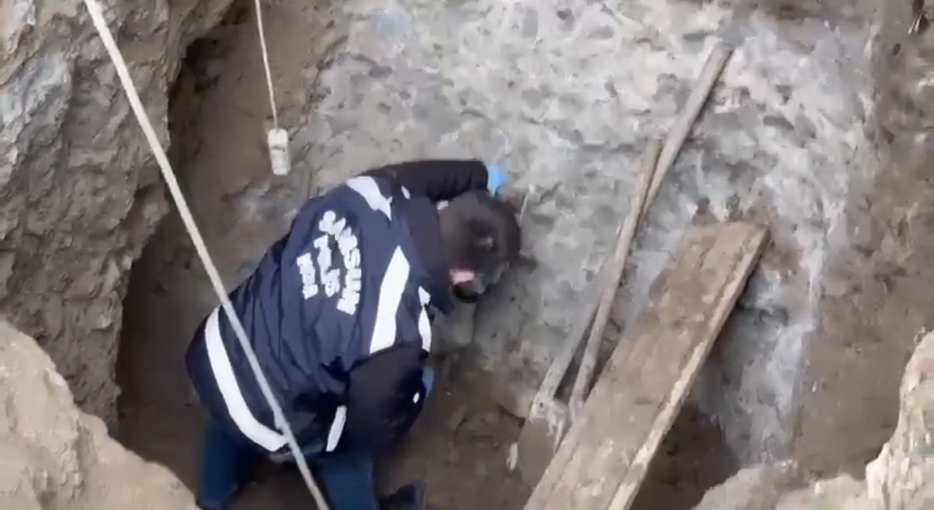 kanalizasyon-bahanesiyle-6-metrelik-define-cukuru-kazarken-yakalandilar