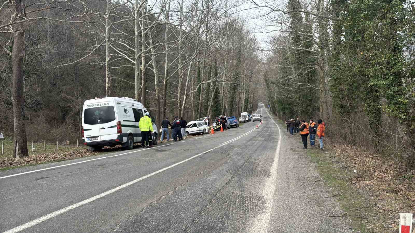 karabukte-otomobil-agaca-carpti-1-olu-2-yarali