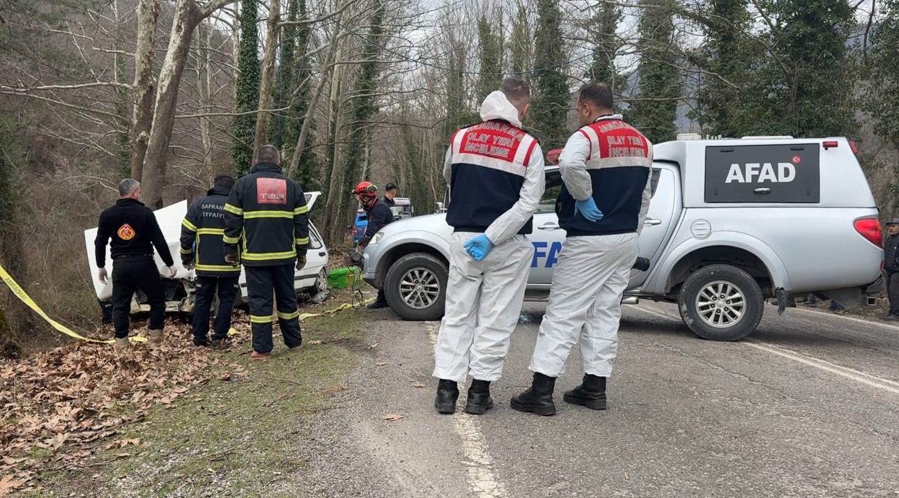 karabukte-otomobil-agaca-carpti-1-olu-2-yarali