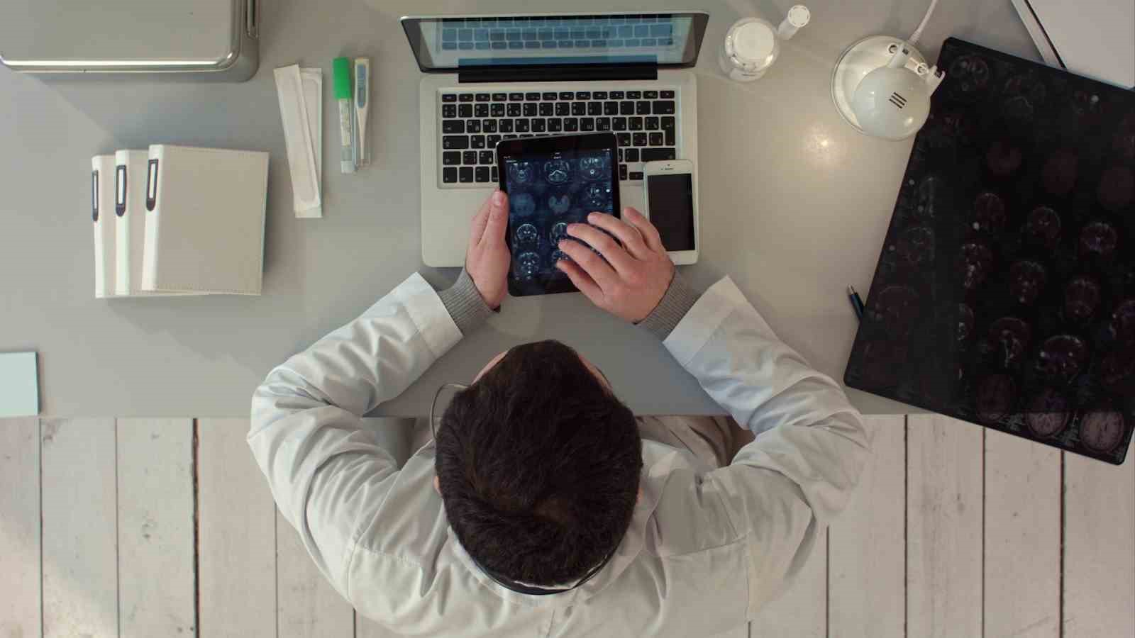 karabukten-4-ulkeye-saglik-yazilimi-ihraci