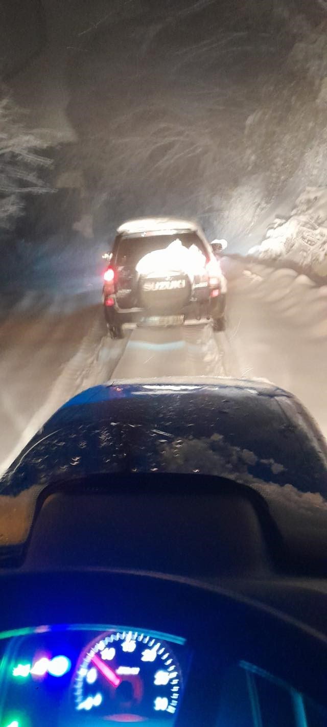 karli-yolda-mahsur-kalan-iki-kisi-kurtarildi