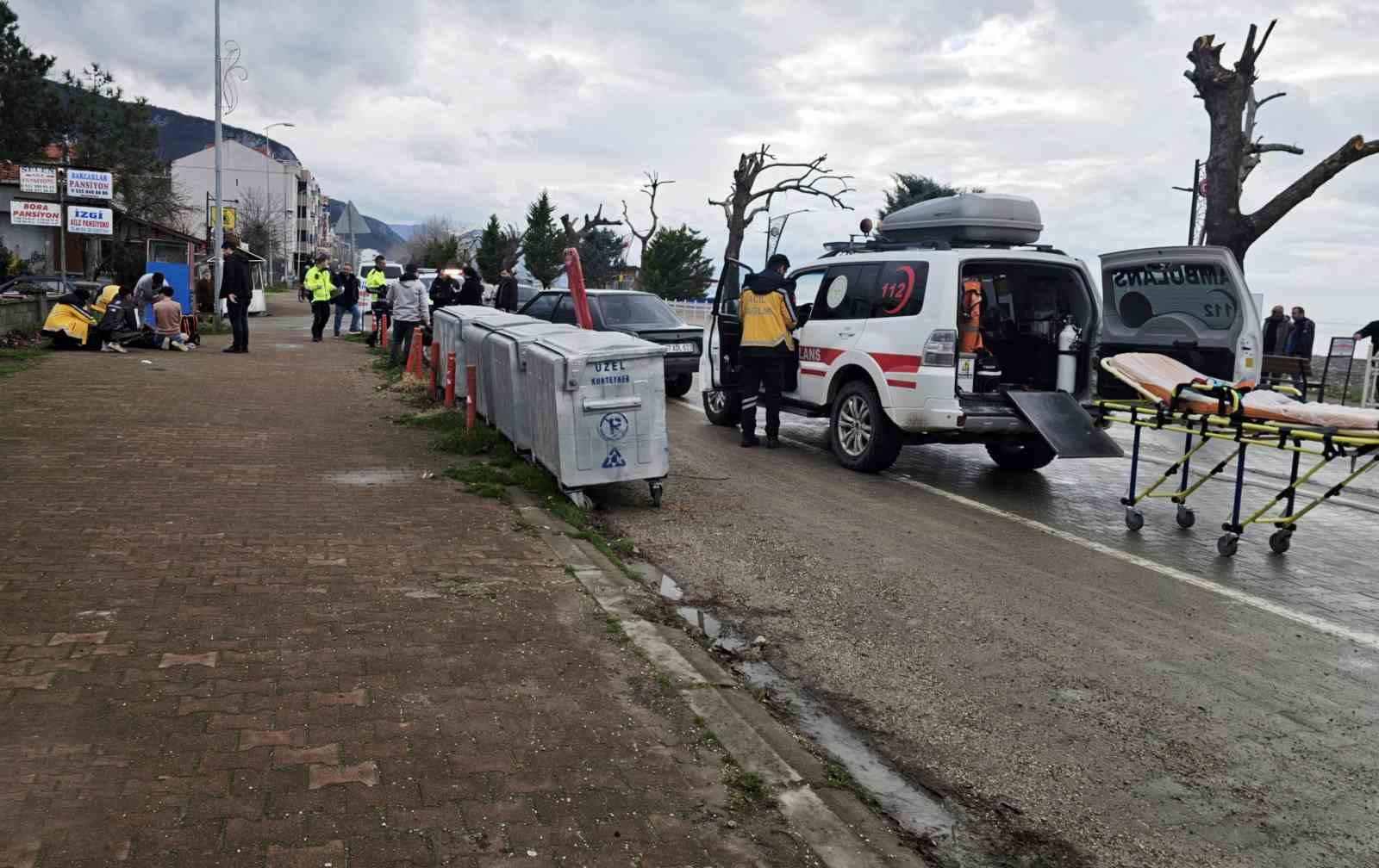 kastamonuda-motosiklet-ile-otomobil-carpisti-2-yarali