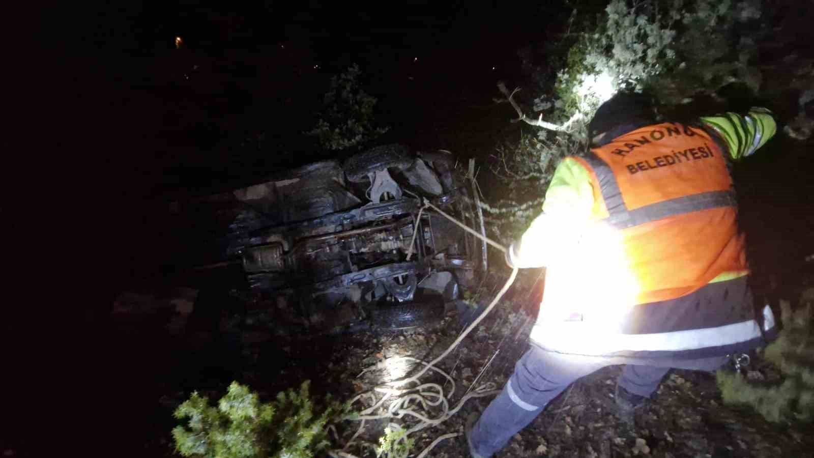 kastamonuda-otomobil-ucuruma-yuvarlandi-1-olu-2-yarali