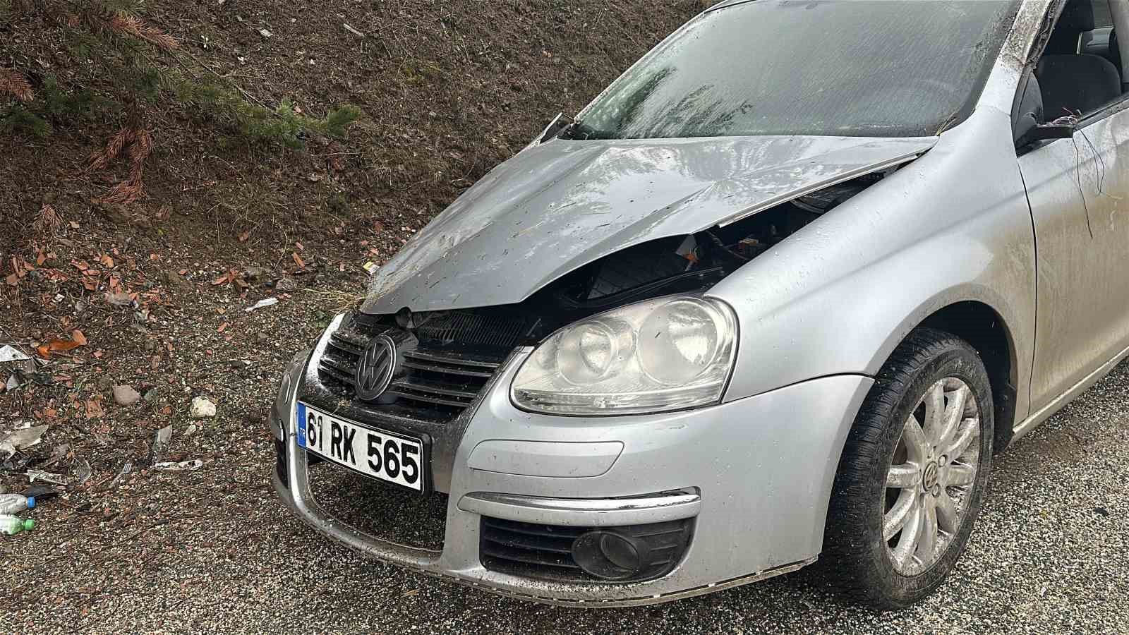 kayak-merkezine-gitmek-icin-yola-cikan-aile-kaza-yapti-3-yarali