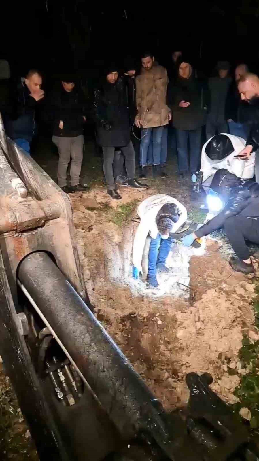 mezarliga-gomulen-esrarengiz-paket-mahalleliyi-ayaga-kaldirdi