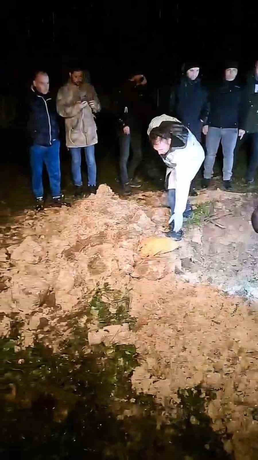 mezarliga-gomulen-esrarengiz-paket-mahalleliyi-ayaga-kaldirdi