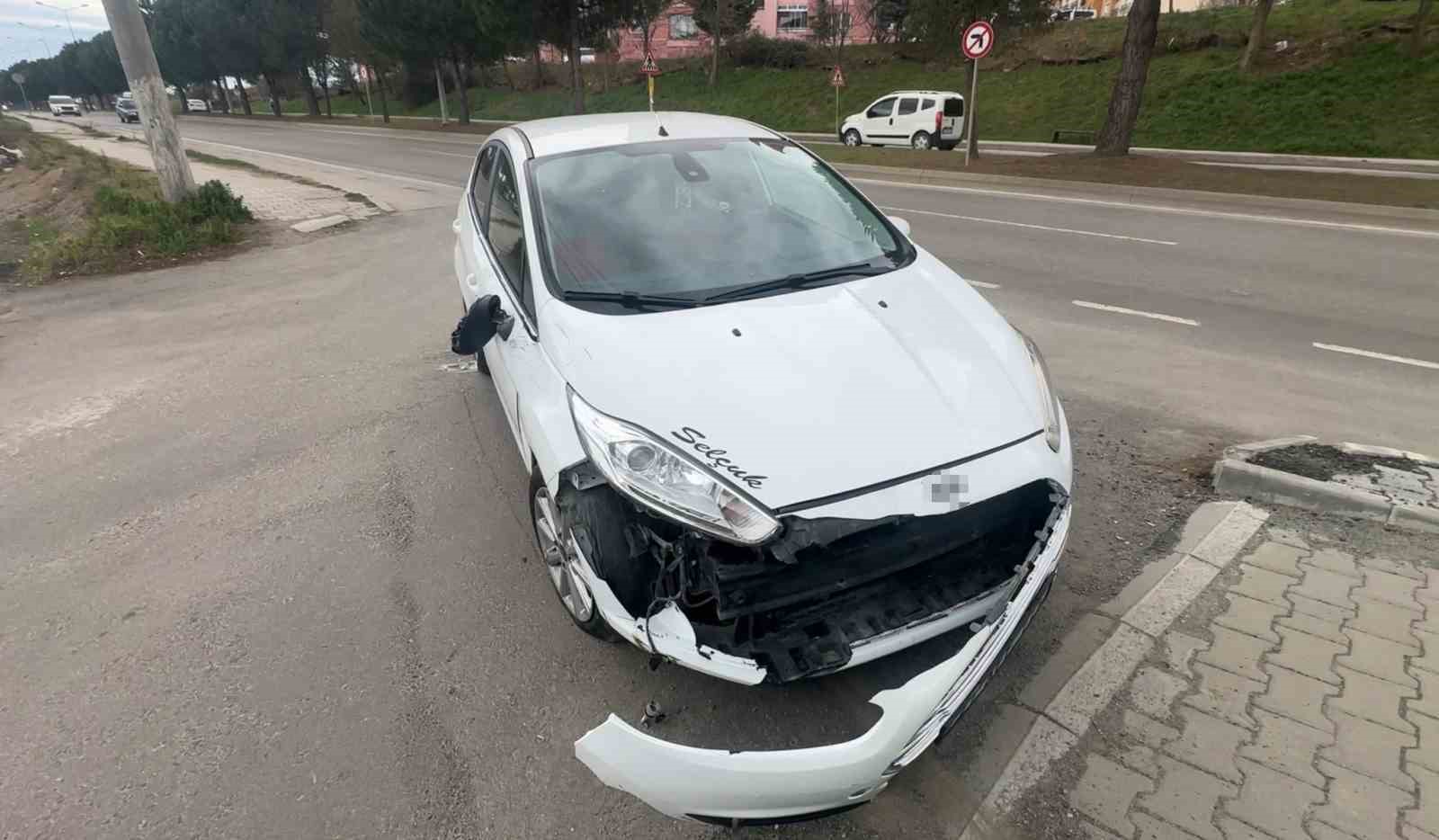 motosikletle-otomobil-carpisti-2-yarali