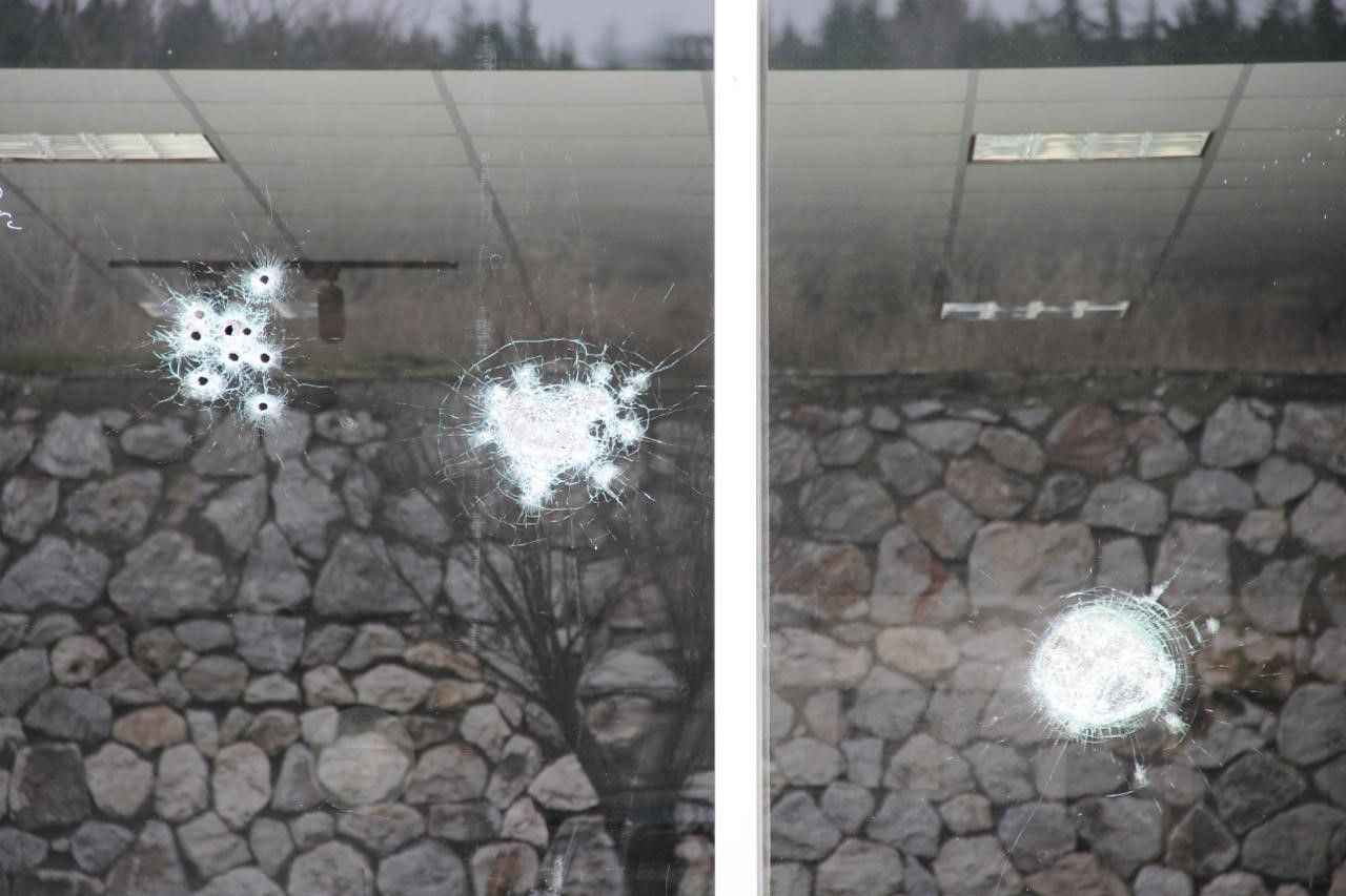 motosikletli-saldirganlar-ayni-is-yerini-ikinci-kez-kursun-yagmuruna-tuttu-o-anlar-kamerada