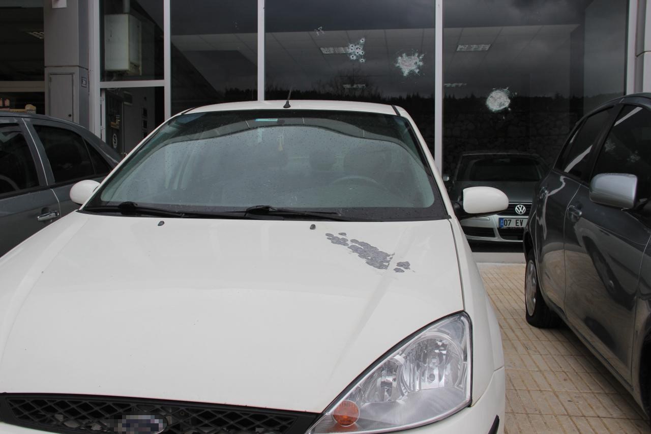 motosikletli-saldirganlar-ayni-is-yerini-ikinci-kez-kursun-yagmuruna-tuttu-o-anlar-kamerada