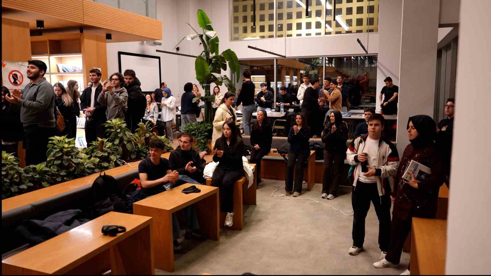 ogrenciler-marsla-girdi-mehterle-karsilandi