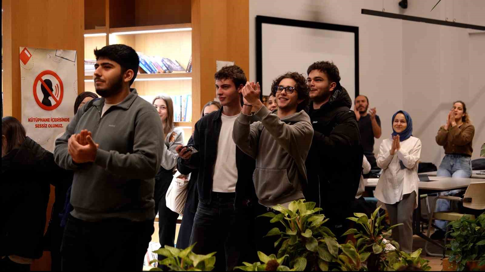 ogrenciler-marsla-girdi-mehterle-karsilandi