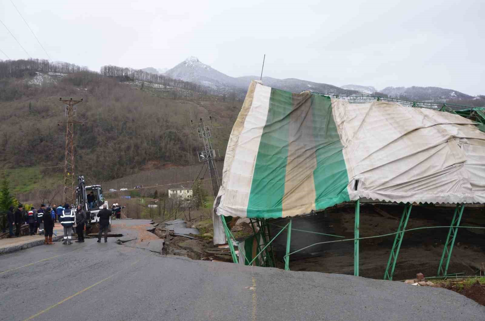 orduda-heyelan-evler-yikildi-yol-coktu