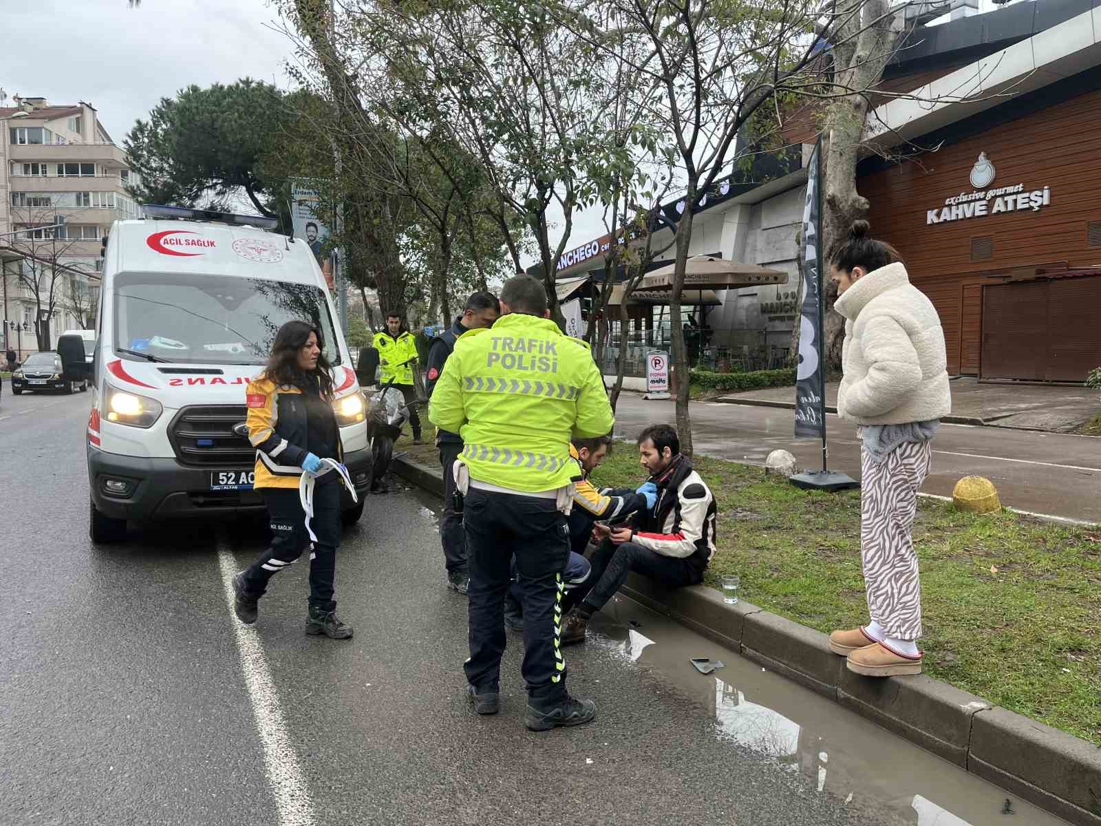 orduda-otomobil-ile-carpisan-motosikletli-yaralandi-kaza-ani-arac-kamerasina-yansidi