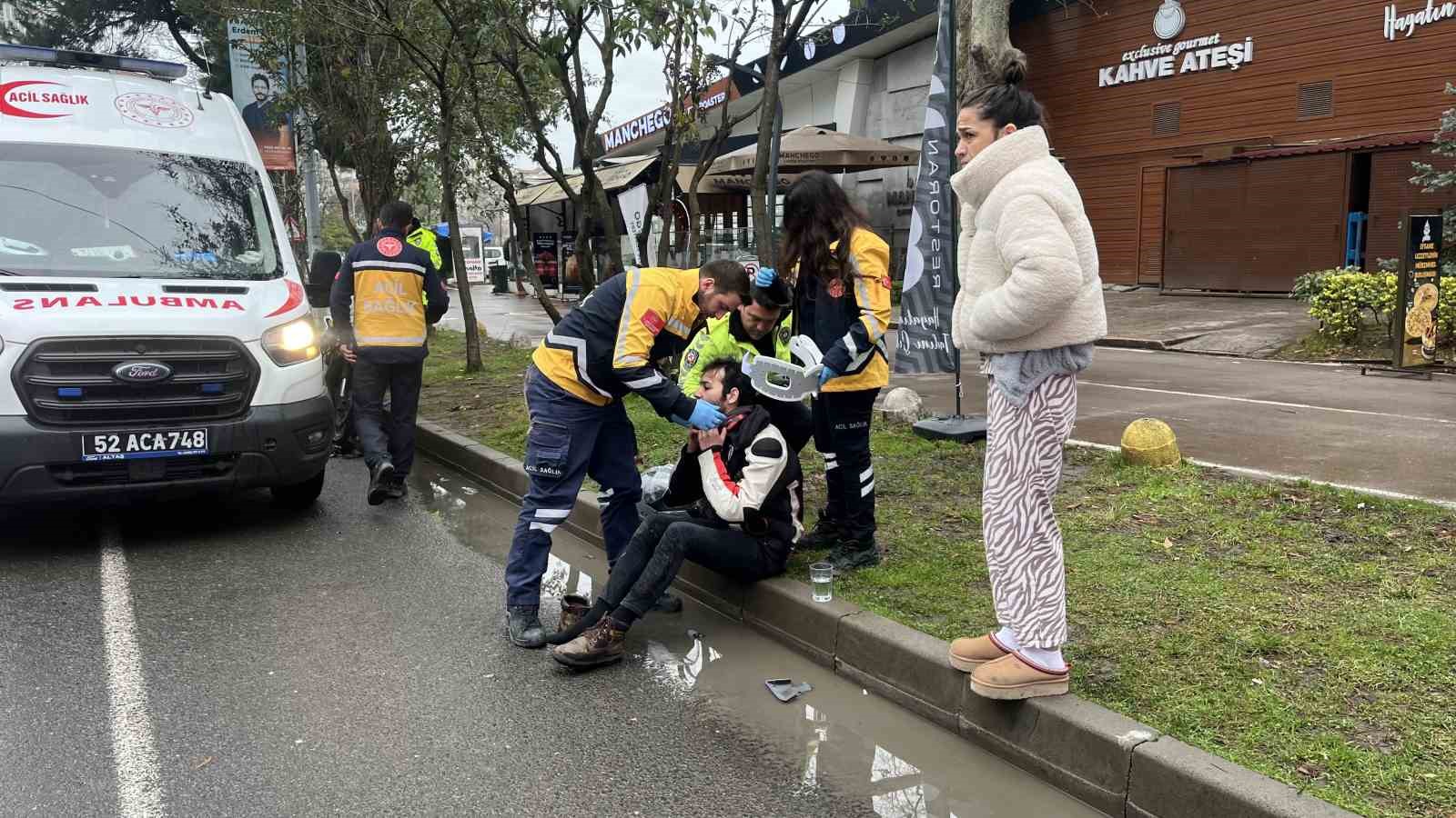 orduda-otomobil-ile-carpisan-motosikletli-yaralandi-kaza-ani-arac-kamerasina-yansidi