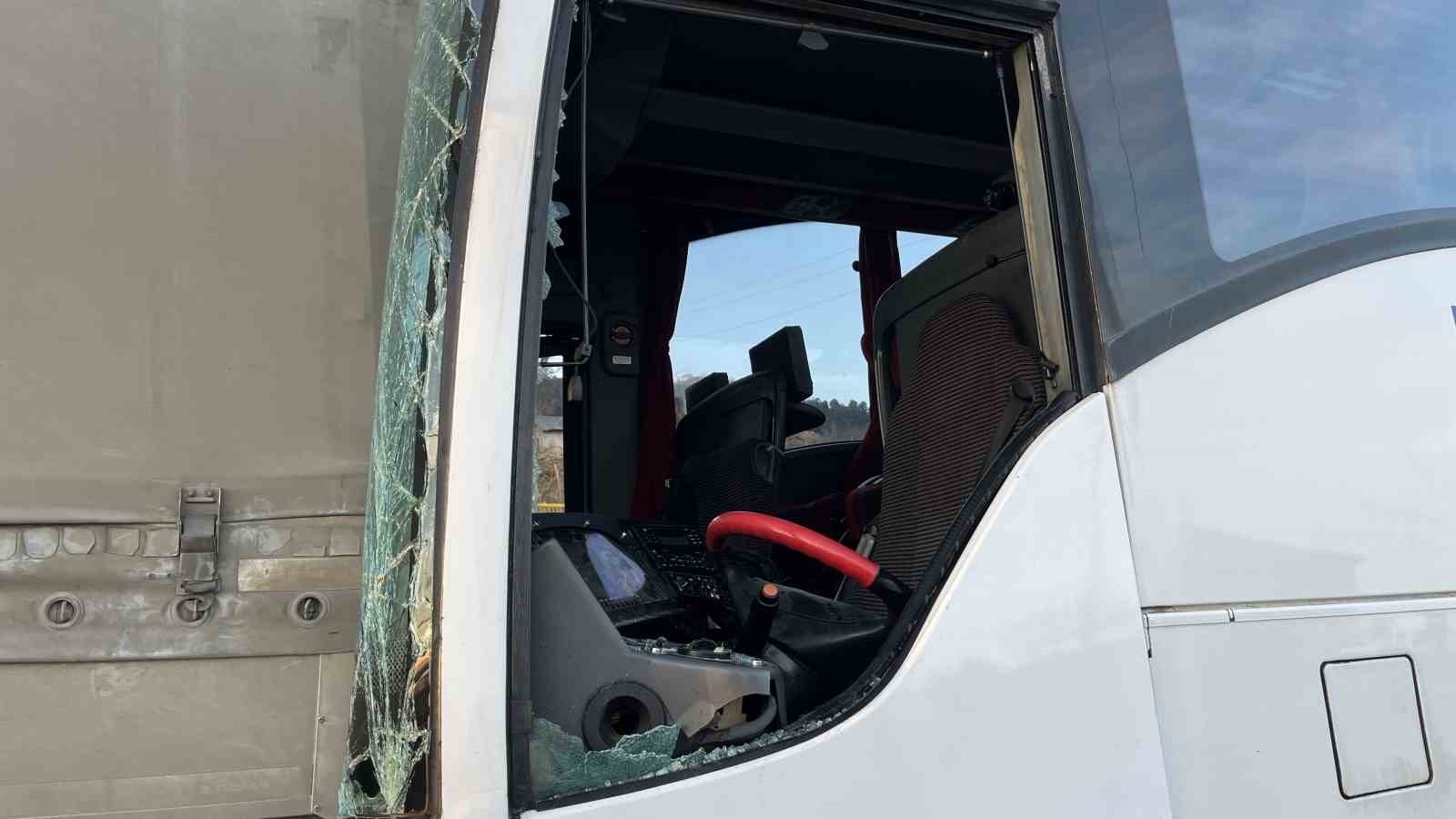 orduda-yolcu-otobusu-ile-tir-carpisti-4-yarali