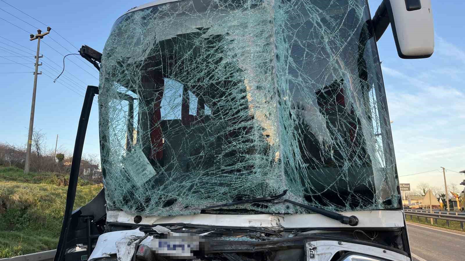 orduda-yolcu-otobusu-ile-tir-carpisti-4-yarali